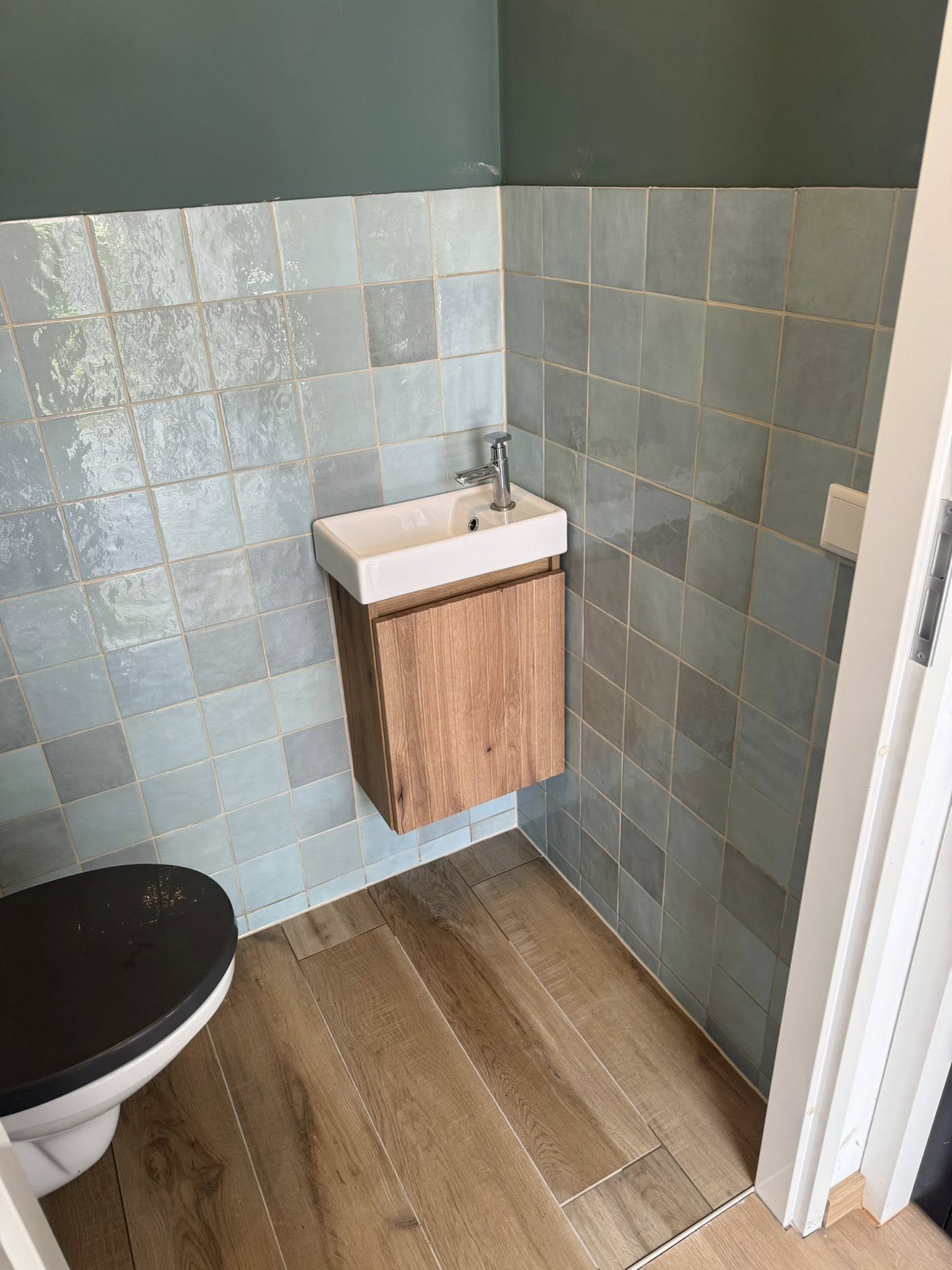 Nieuwe tegels in toilet in Maarssen, Maarssendorp