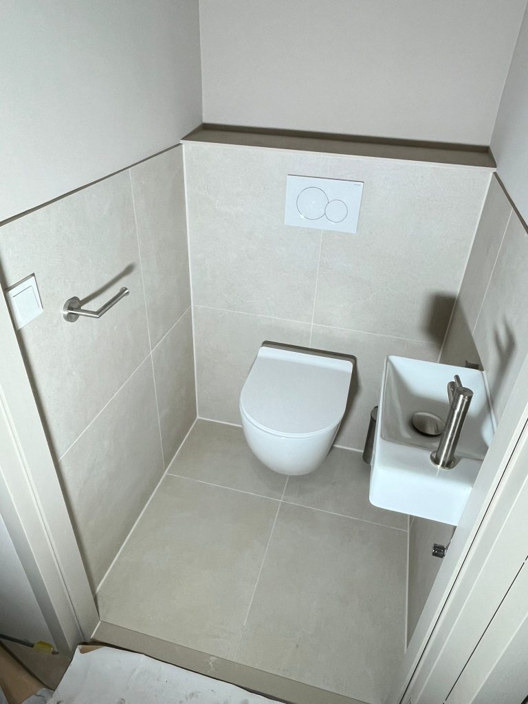 toilet van badkamer verbuwen