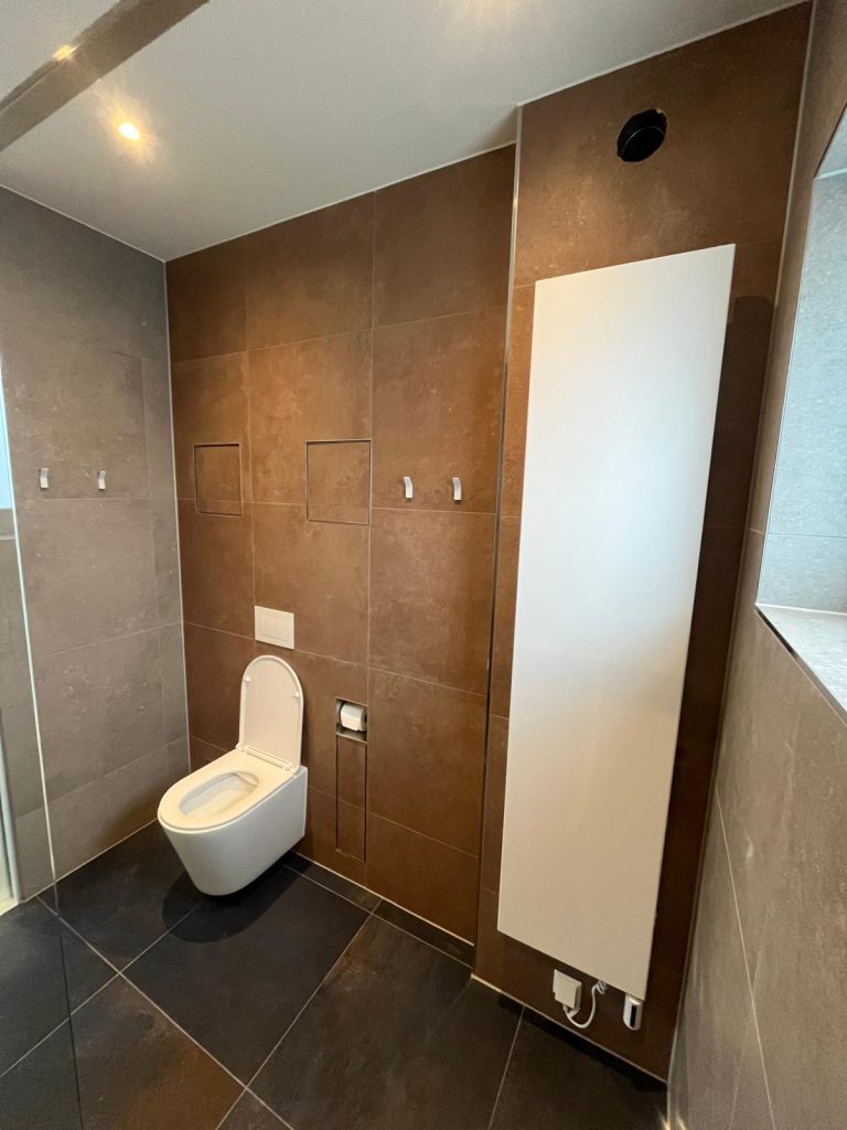 Prachtige badkamer in Woerden toilet gedeelte 2