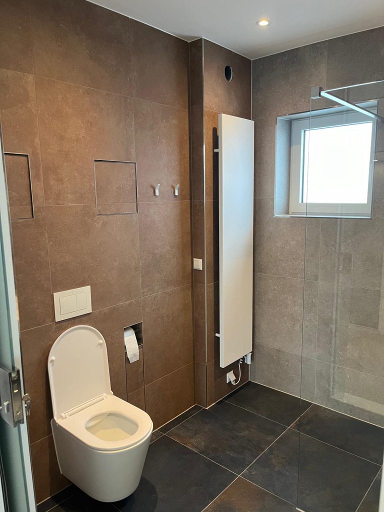 Prachtige badkamer in Woerden toilet gedeelte