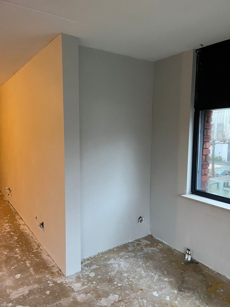 Stucwerk woonkamer 75m2 in Utrecht voorzien van 75m2 vers strak stuk werk