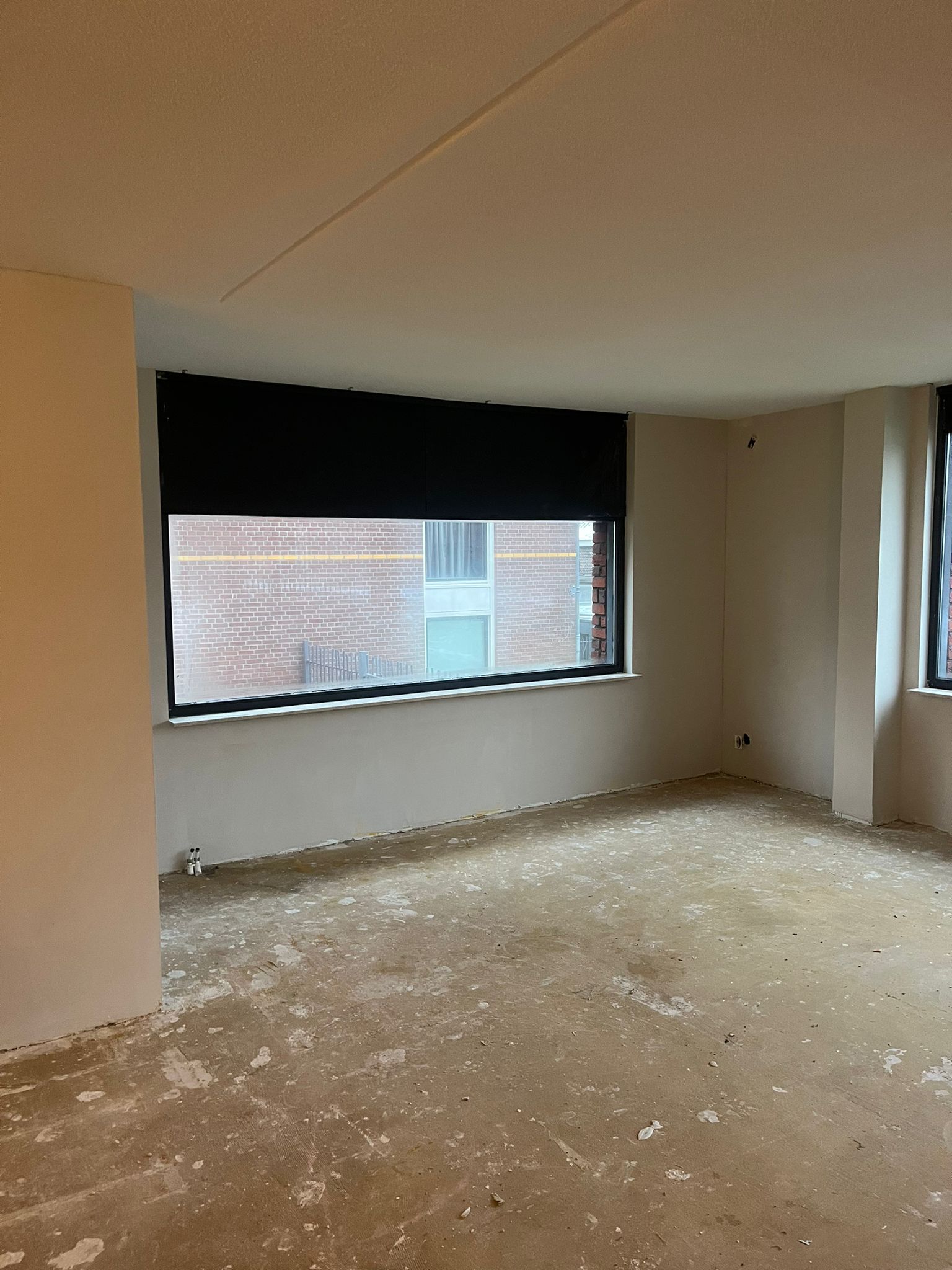 Stucwerk woonkamer 75m2 in Utrecht voorzien van 75m2 vers strak stuk werk