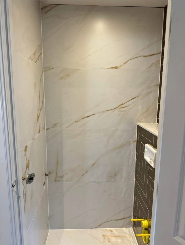 wc tegels volledig in ellenboogverband