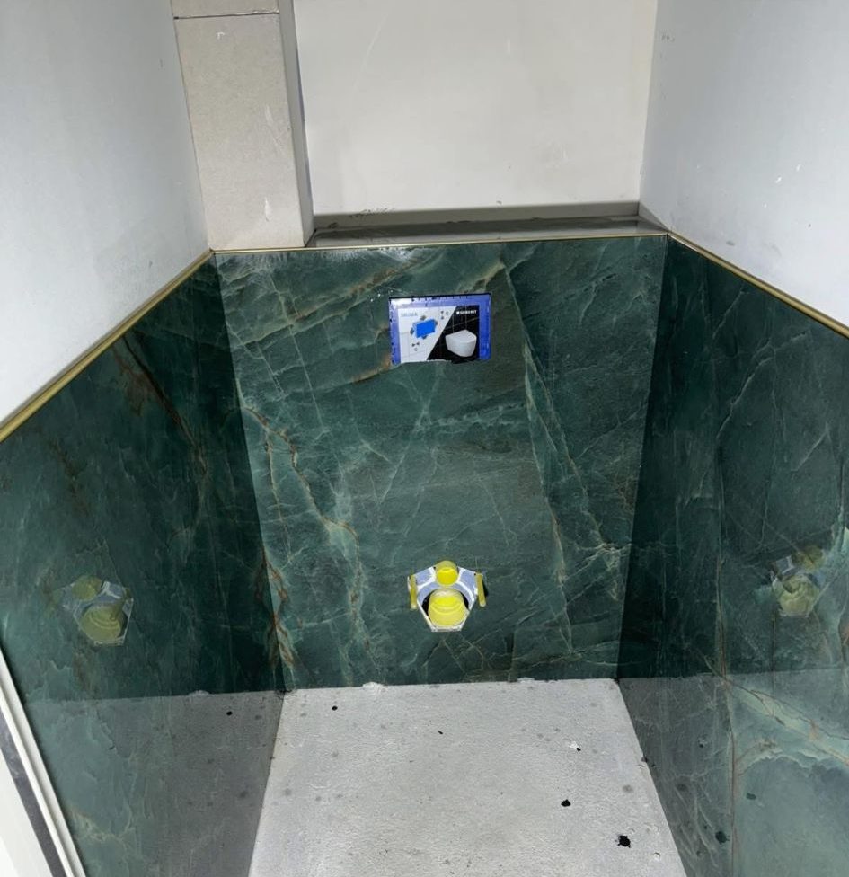 Tegels met messing tegelprofiel