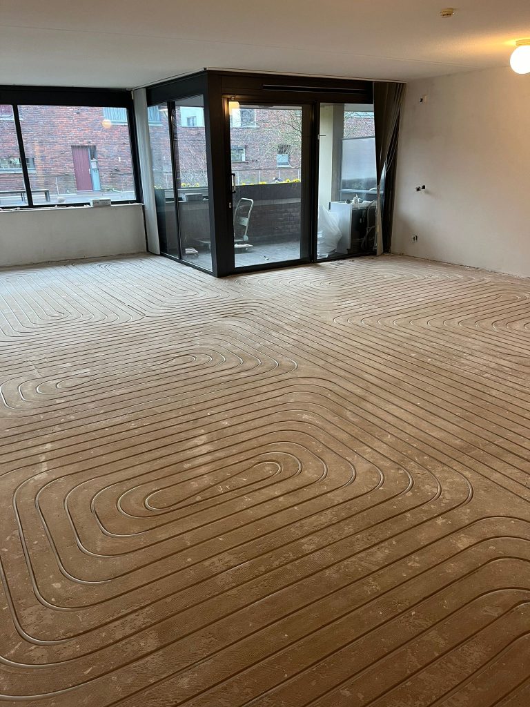 Vloerverwarming infrezen & aansluiten